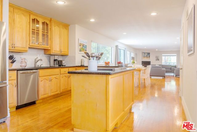 110 N Barrington Avenue, Los Angeles, CA 90049