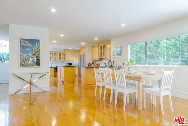 110 N Barrington Avenue, Los Angeles, CA 90049