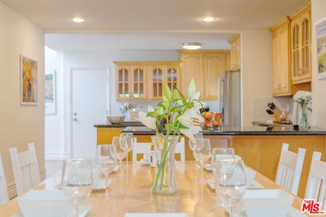 110 N Barrington Avenue, Los Angeles, CA 90049