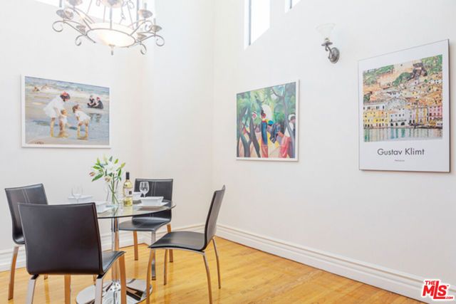 110 N Barrington Avenue, Los Angeles, CA 90049