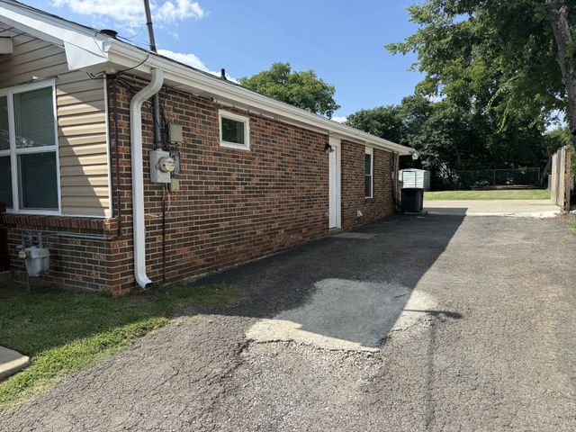 221 Duling Ave, Madison, TN 37115