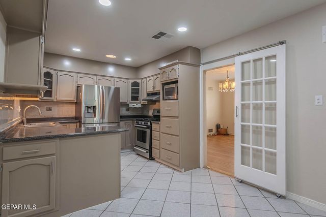 2610 FRANKFORT Avenue, El Paso, TX 79930