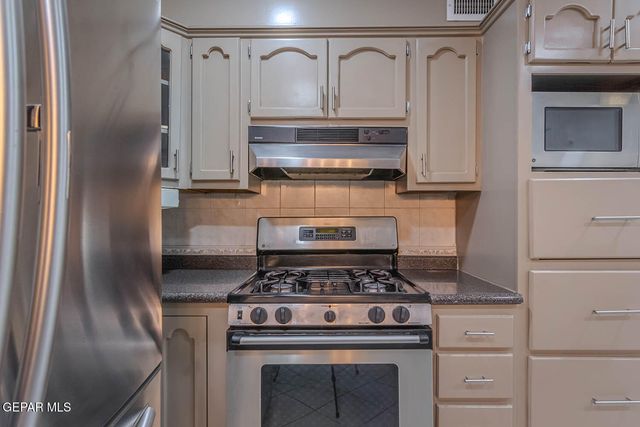 2610 FRANKFORT Avenue, El Paso, TX 79930