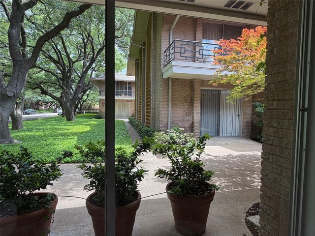 6306 Bandera Avenue B, Dallas, TX 75225