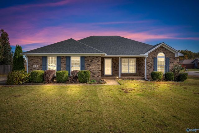 15 Willow Place, Decatur, AL 35603