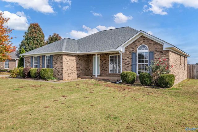 15 Willow Place, Decatur, AL 35603