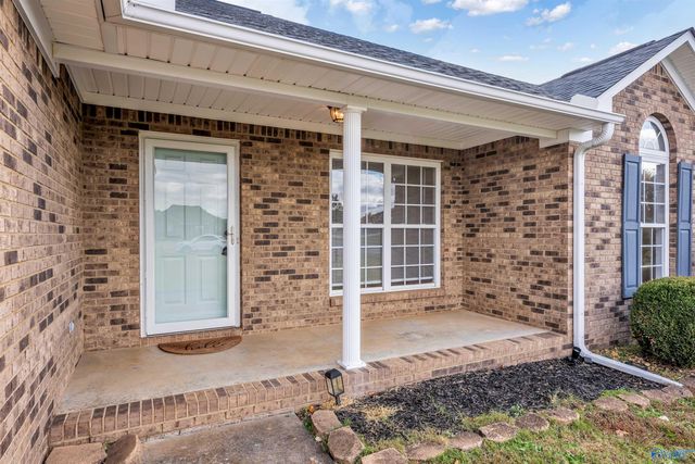 15 Willow Place, Decatur, AL 35603