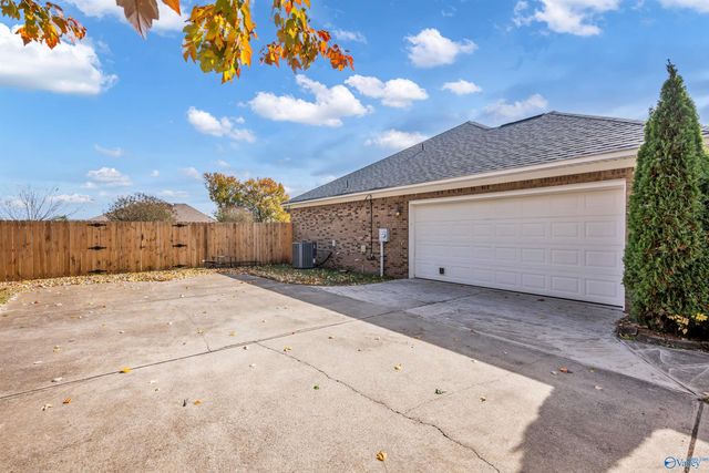 15 Willow Place, Decatur, AL 35603