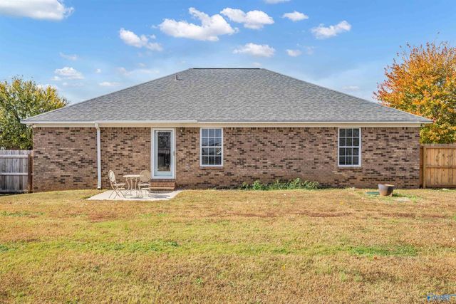 15 Willow Place, Decatur, AL 35603