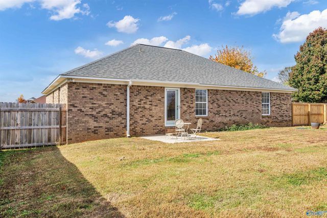 15 Willow Place, Decatur, AL 35603