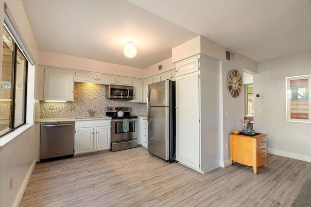 6000 Montecito Drive 4, Palm Springs, CA 92264