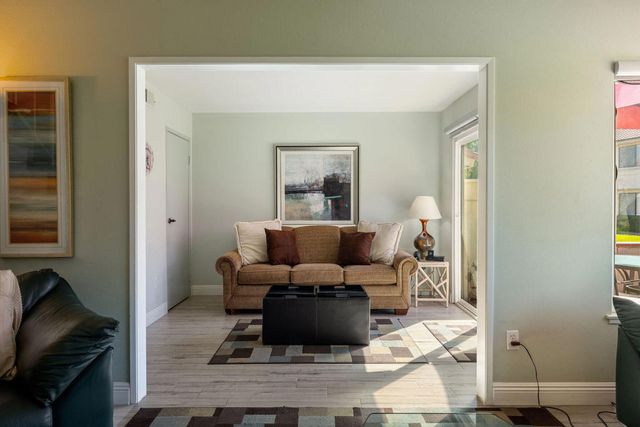 6000 Montecito Drive 4, Palm Springs, CA 92264