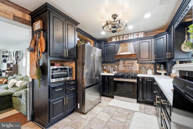 68 JENNIFER LN, Burlington, NJ 08016