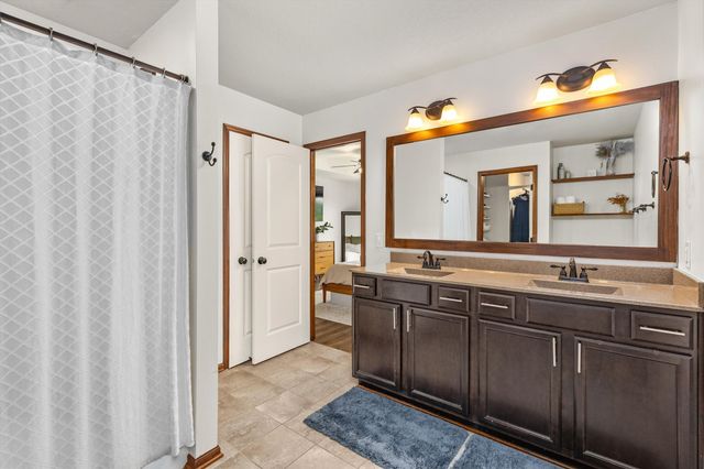 3514 Horton Circle, Clive, IA 50325