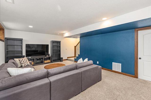3514 Horton Circle, Clive, IA 50325