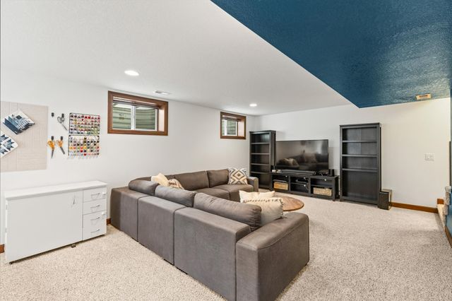 3514 Horton Circle, Clive, IA 50325