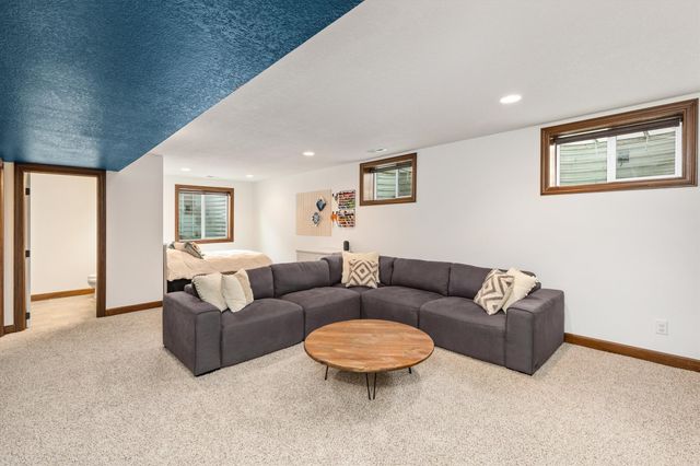 3514 Horton Circle, Clive, IA 50325