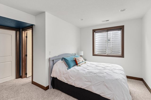 3514 Horton Circle, Clive, IA 50325
