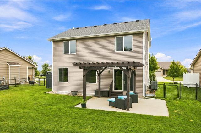 3514 Horton Circle, Clive, IA 50325