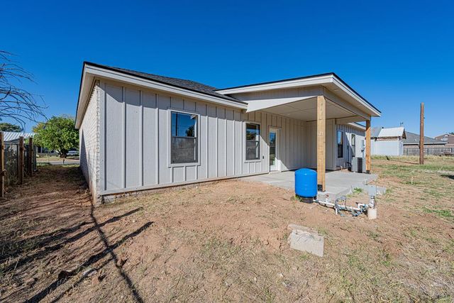 704 N Burleson, Stanton, TX 79782