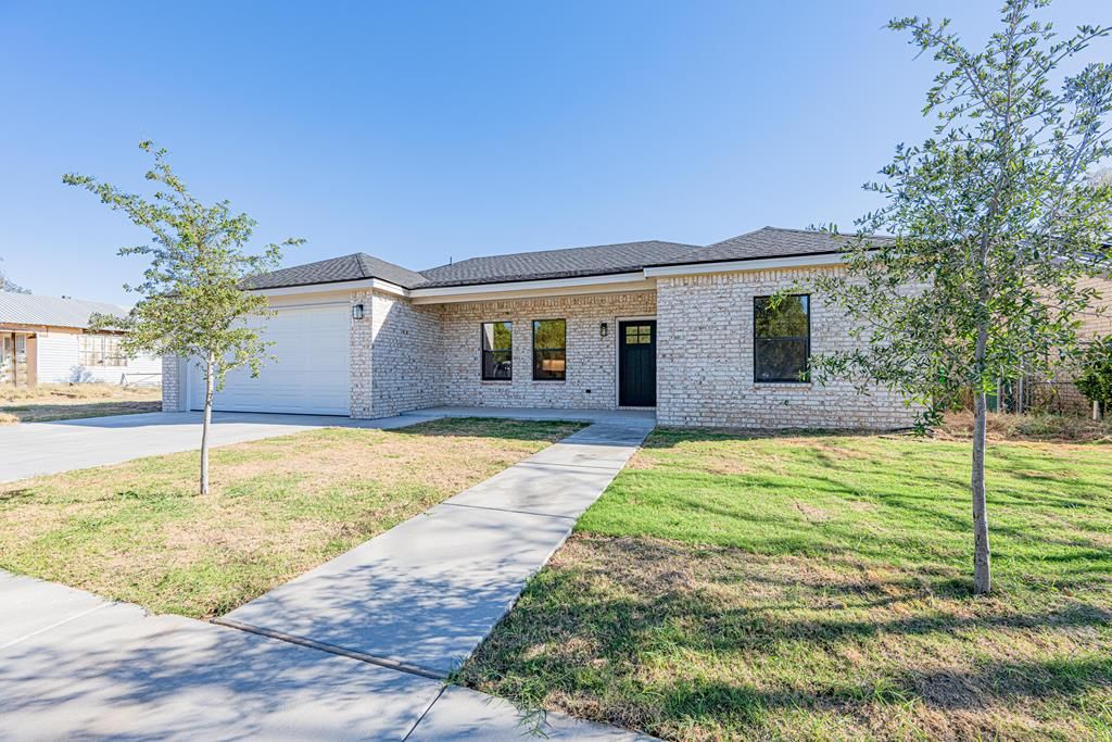 704 N Burleson, Stanton, TX 79782