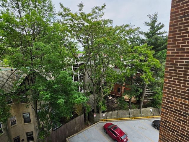 1105 Massachusetts Ave 4A, Cambridge, MA 02138