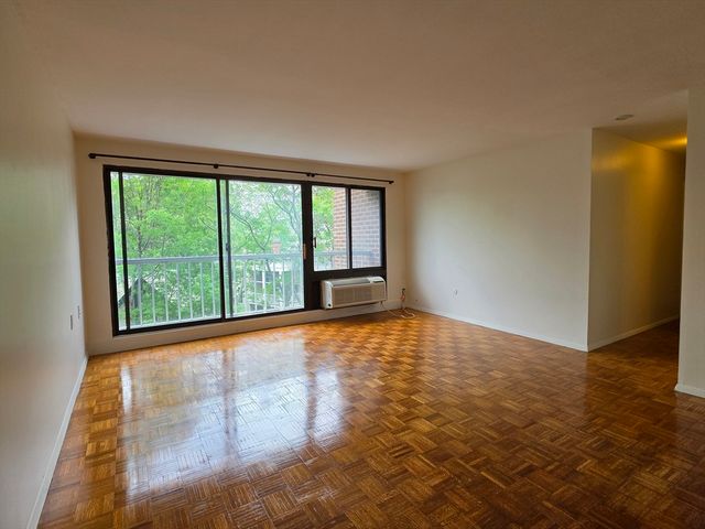 1105 Massachusetts Ave 4A, Cambridge, MA 02138