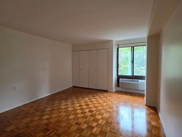 1105 Massachusetts Ave 4A, Cambridge, MA 02138