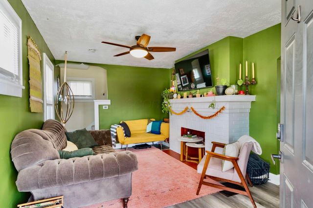 2378 Velma Avenue, Columbus, OH 43211