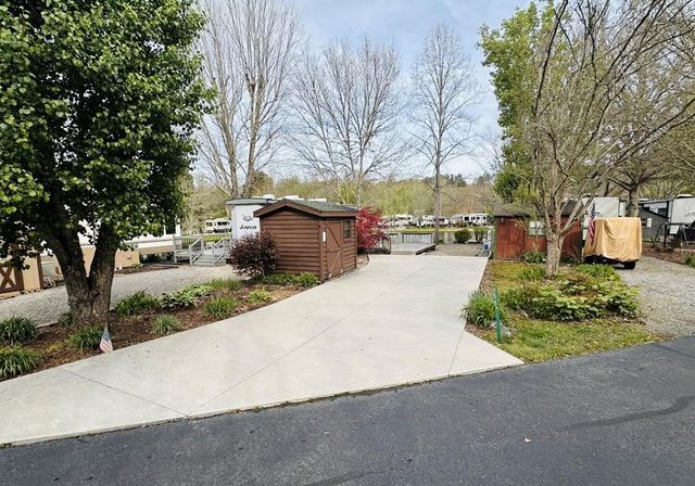 304 Choestoe Falls Circle, Blairsville, GA 30512