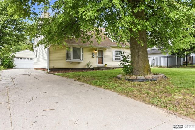 1106 Bluff Street, Bellevue, NE 68005