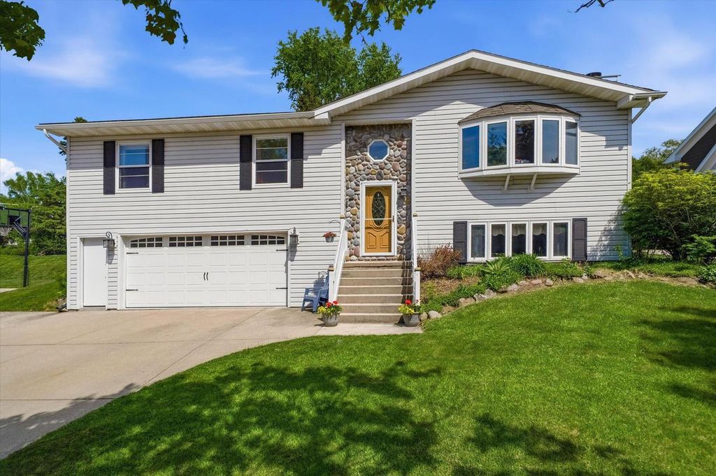 924 N Grant STREET, Port Washington, WI 53074