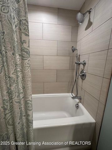 1572 Wenonah Drive, Okemos, MI 48864