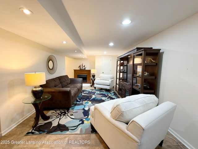 1572 Wenonah Drive, Okemos, MI 48864