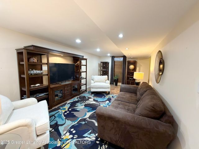 1572 Wenonah Drive, Okemos, MI 48864