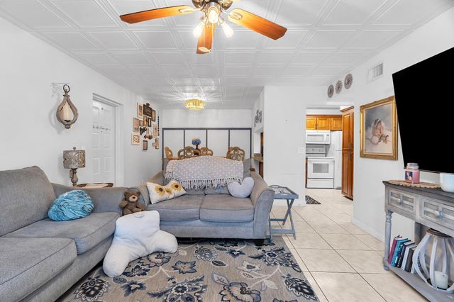 712 Sunny Pine Way D1, Greenacres, FL 33415