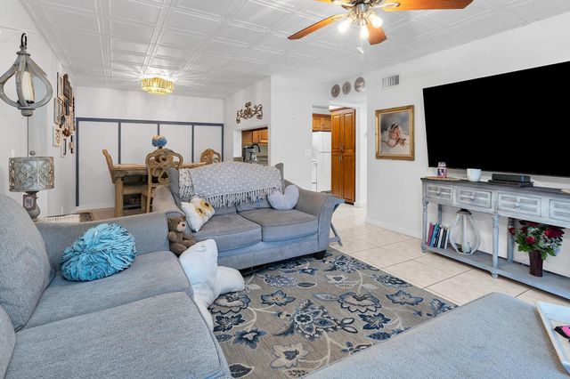 712 Sunny Pine Way D1, Greenacres, FL 33415