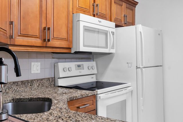 712 Sunny Pine Way D1, Greenacres, FL 33415