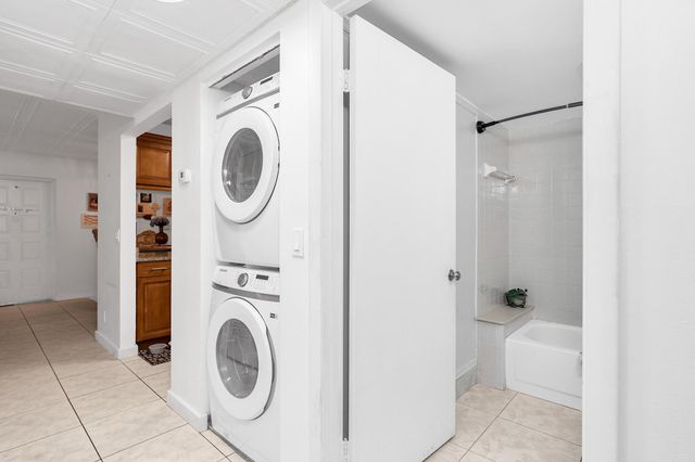 712 Sunny Pine Way D1, Greenacres, FL 33415