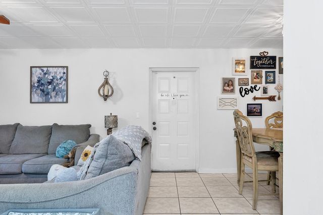 712 Sunny Pine Way D1, Greenacres, FL 33415