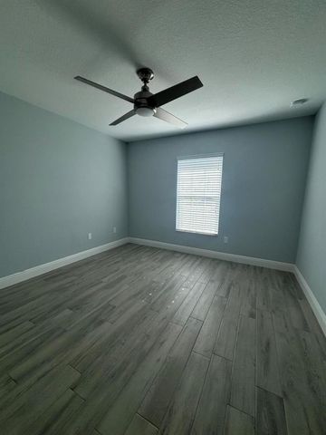 2501 SE Mariposa Avenue, Port St Lucie, FL 34952