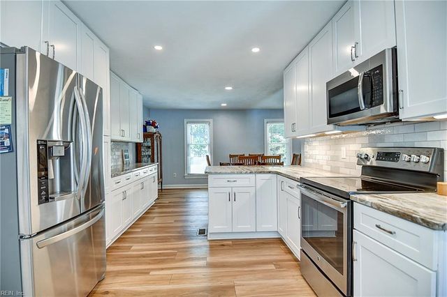 813 Woodrow CT, Chesapeake, VA 23322