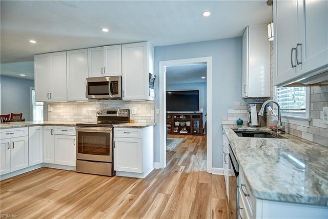 813 Woodrow CT, Chesapeake, VA 23322