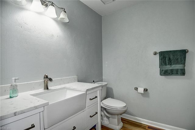 813 Woodrow CT, Chesapeake, VA 23322