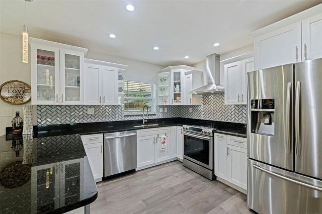 200 PARK STREET N, St Petersburg, FL 33710