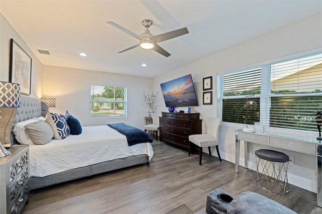 200 PARK STREET N, St Petersburg, FL 33710