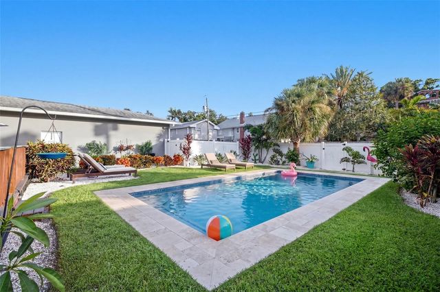 200 PARK STREET N, St Petersburg, FL 33710