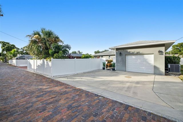 200 PARK STREET N, St Petersburg, FL 33710