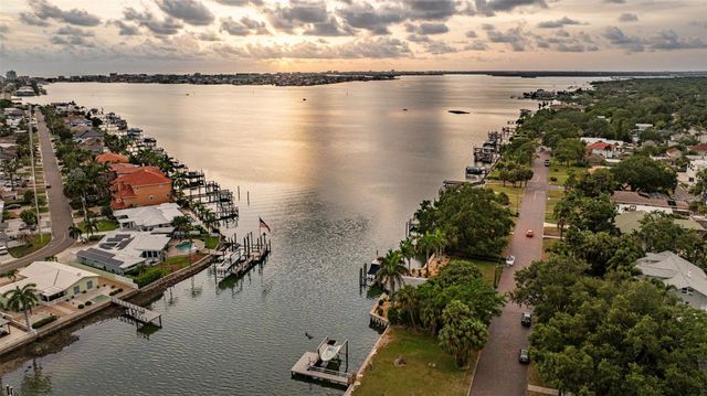 200 PARK STREET N, St Petersburg, FL 33710