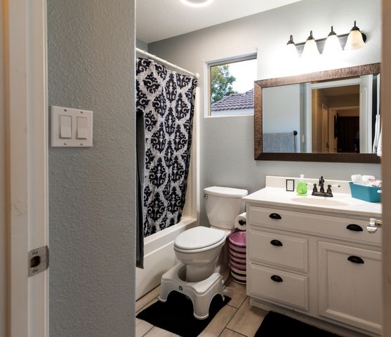 6415 Bosque Meadows Place NW, Albuquerque, NM 87120